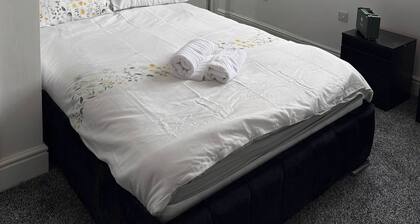 Peaceful Luton Apartment Close to Airport & Amenities