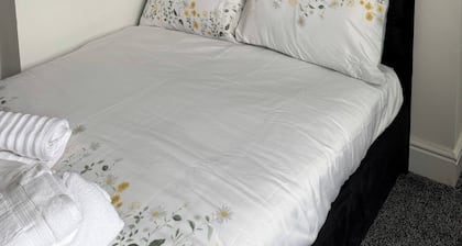 Peaceful Luton Apartment Close to Airport & Amenities