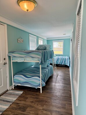 3 bedrooms, WiFi, bed sheets