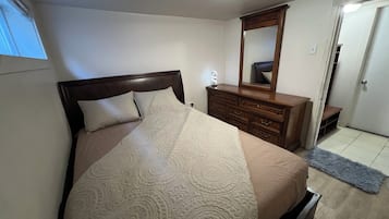 2 bedrooms, iron/ironing board, WiFi, bed sheets