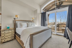 3 habitaciones, tabla de planchar con plancha, internet y ropa de cama 