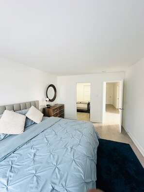 5 bedrooms, iron/ironing board, Internet, bed sheets