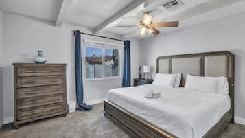 4 bedrooms, in-room safe, desk, iron/ironing board