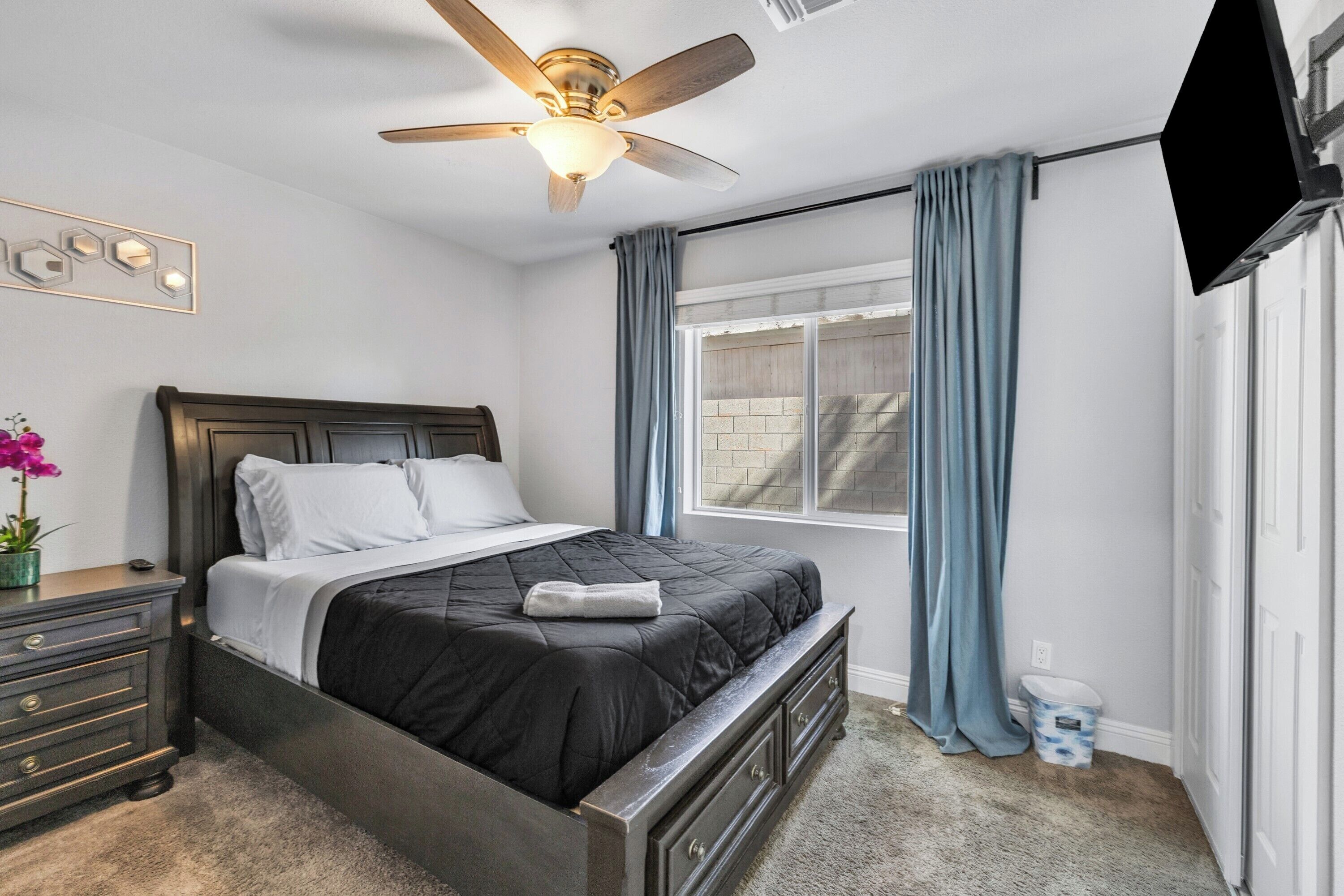 4 bedrooms, in-room safe, desk, iron/ironing board