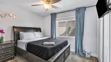 4 bedrooms, in-room safe, desk, iron/ironing board