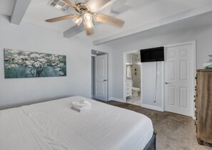 4 bedrooms, in-room safe, desk, iron/ironing board