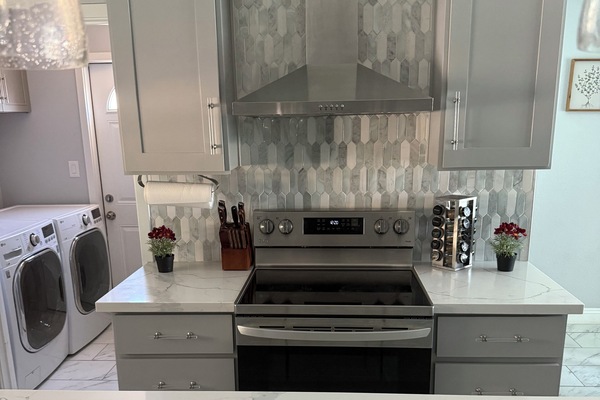 Frigorifero, microonde, forno, piano cottura