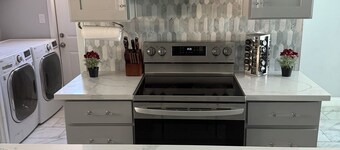 Tremendous 4-bedroom estate with AC in Glendale
