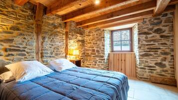 4 bedrooms, iron/ironing board, free WiFi