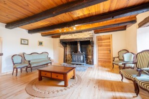 Interior - The House - LES SALCES (LES SALCES)