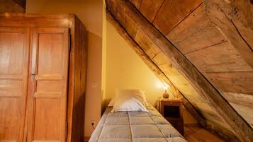 4 bedrooms, iron/ironing board, free WiFi