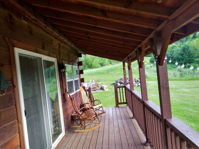 Private cabin on the beautiful Kickapoo River Valley near Wildcat Mountain Park.