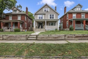 Exterior - The Vibe at OSU: Walking distance to the stadium! (Columbus)