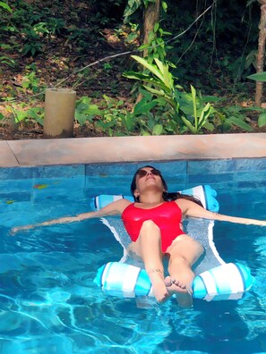 Outdoor pool, sun loungers - FINCA ARDILLA (Cahuita)