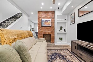 Smart TV, computer monitors