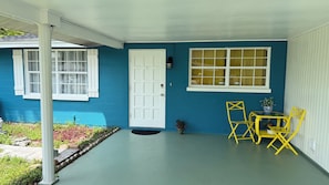 Outdoor dining - 2-bedroom house in beautiful Bradenton with AC, fitness room (Bradenton)
