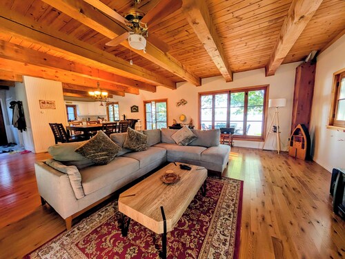Waterfront 2br fully equipped private cottage with wooded area and large yard