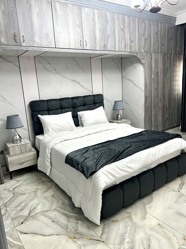 3 makuuhuonetta, silitysrauta/-lauta, Wi-Fi, vuodevaatteet