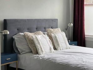 4 Schlafzimmer, Schreibtisch, Bügeleisen/Bügelbrett, kostenloses WLAN