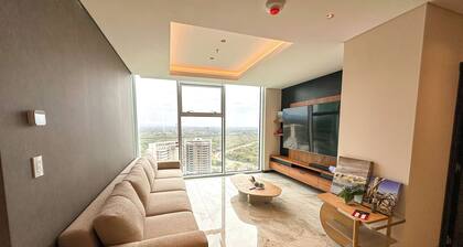 Green Tower-Stunning views from the 27 floor!Chic building in superb Santa Cruz