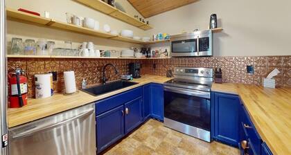 Walk to Lifts | Balconies | Washer/Dryer | Windchimes 303