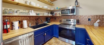 Walk to Lifts | Balconies | Washer/Dryer | Windchimes 303
