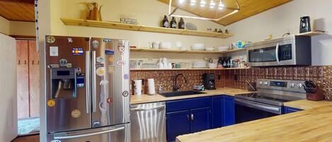 雪櫃、微波爐、焗爐、爐具