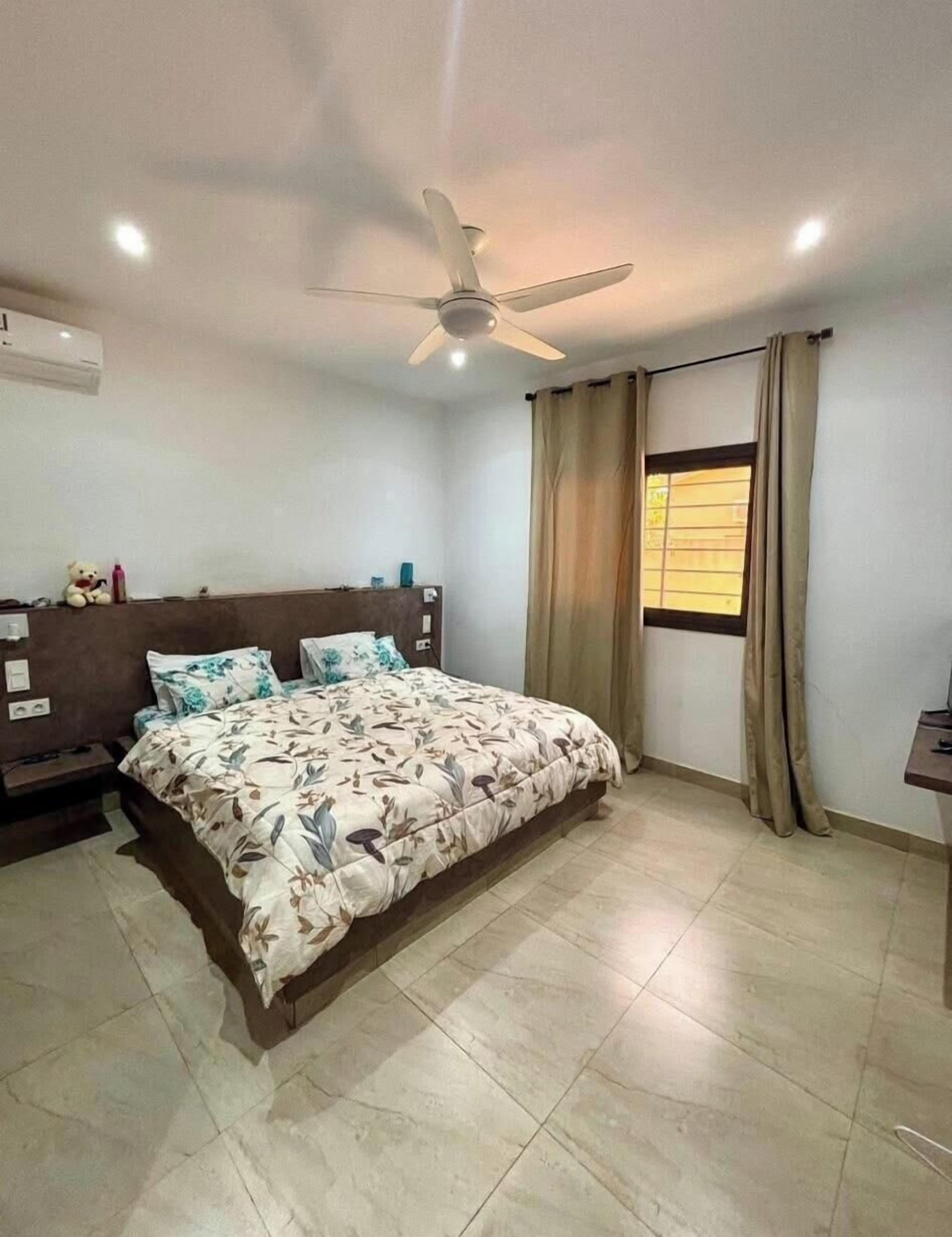 3 soverom, strykejern/-brett, internettilgang og sengetøy