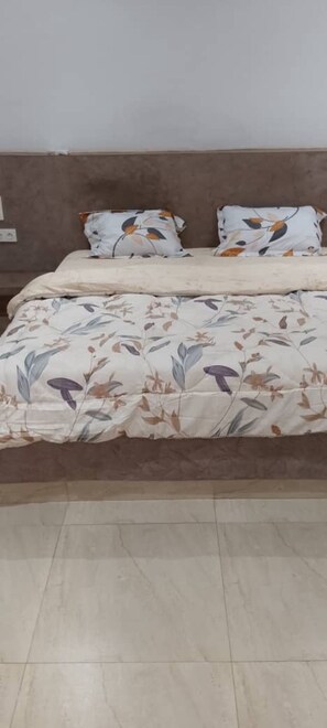 3 bedrooms, iron/ironing board, Internet, bed sheets