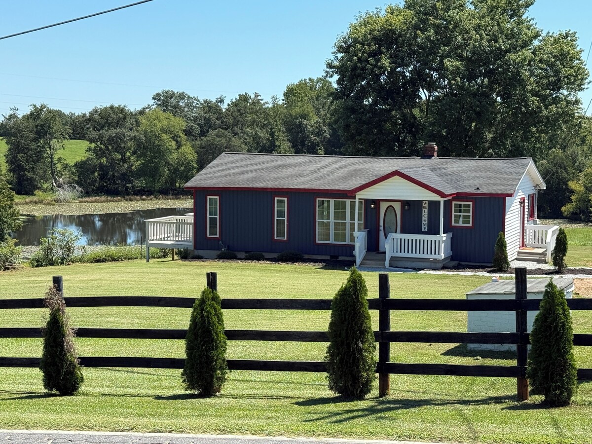 Pond View provides a quiet privacy just 8 minutes from the airport.