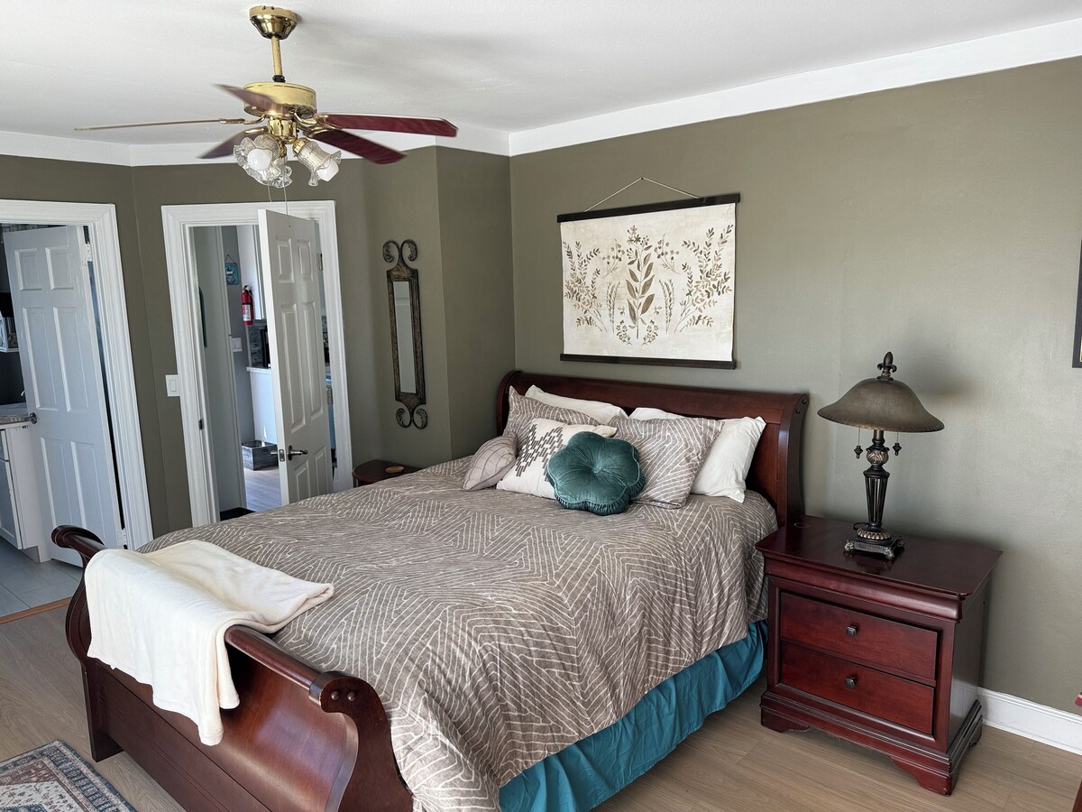 Photo 5 of Pond View provides a quiet privacy just 8 minutes from the airport.