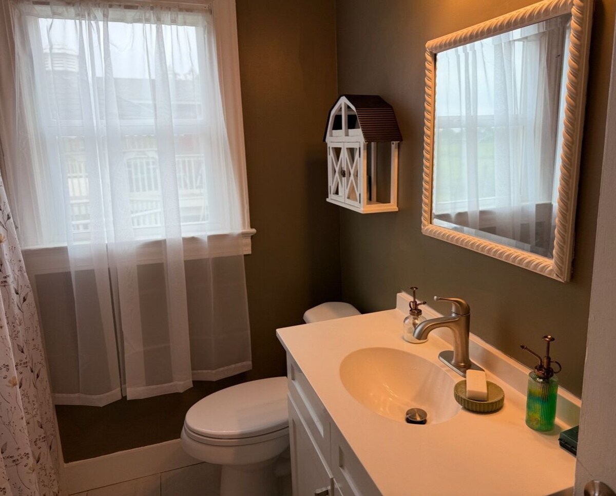 Photo 9 of Pond View provides a quiet privacy just 8 minutes from the airport.