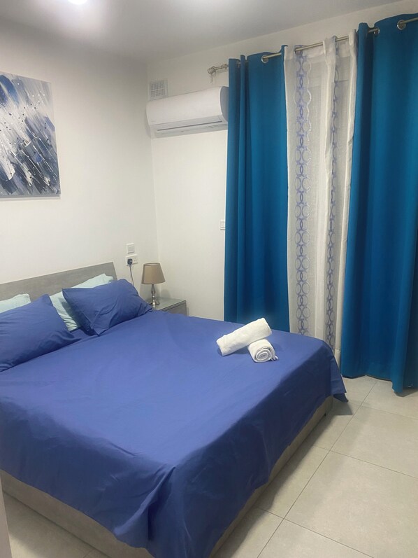 2 habitaciones, tabla de planchar con plancha, wifi y ropa de cama 