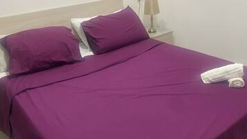 2 habitaciones, tabla de planchar con plancha, wifi y ropa de cama