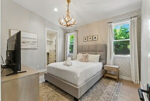 3 bedrooms, desk, iron/ironing board, free WiFi