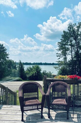 Relax and have fun year -round at Casita Rosita on Roberds Lake.