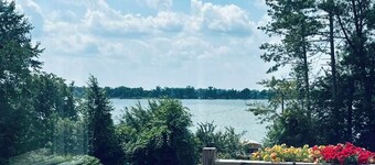 Relax and have fun year -round at Casita Rosita on Roberds Lake.