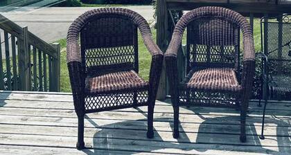 Relax and have fun all year-round at Casita Rosita on Roberds Lake.