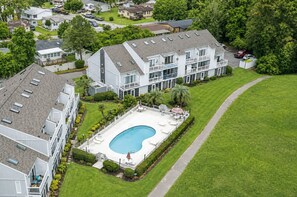 Exterior - May@90.00 June/July@100.00-Full Kitchen-Screened Balcony-8 min to Beach - Pools (Little River)