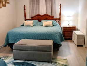 1 soverom, skrivebord, strykejern/-brett og wi-fi (inkludert)