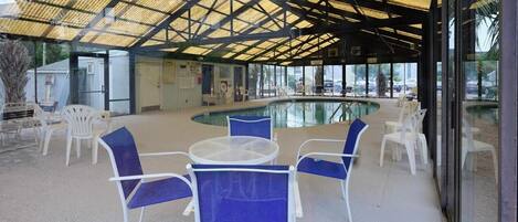 Piscine couverte, piscine extérieure