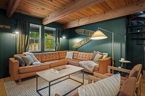 Living area - Packwood: Chalet + Nest (Packwood)