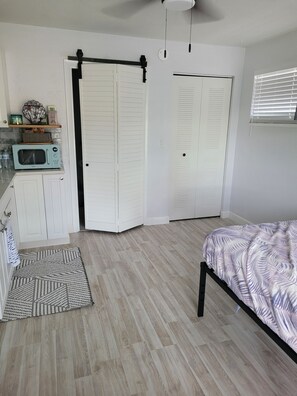 1 bedroom, free WiFi, bed sheets - Take it easy at this cozy little getaway in a quiet residential neighborhood (Boynton Beach)