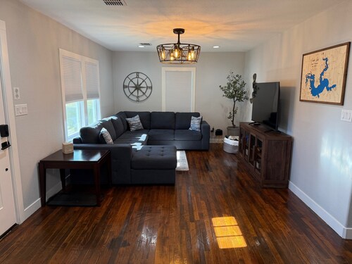 Quaint 2-bedroom house by Caddo Lake.
