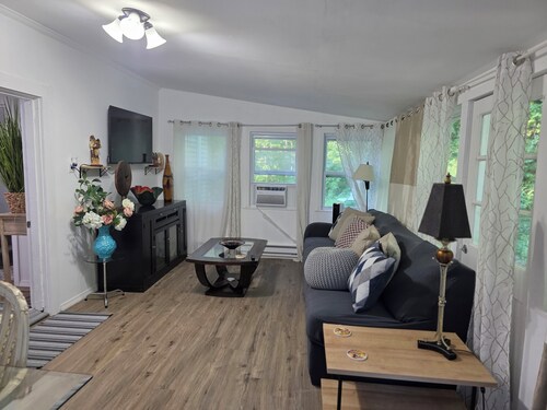 Terrific 4-bedroom house with AC in Ashford