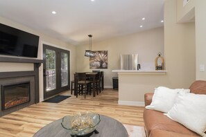 Smart TV, fireplace