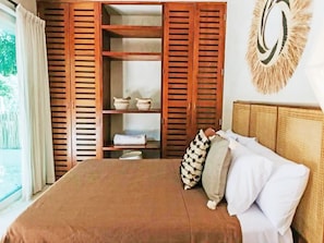 4 bedrooms, iron/ironing board, Internet, bed sheets