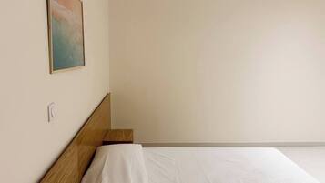 2 slaapkamers, een strijkplank/strijkijzer, gratis wifi, beddengoed