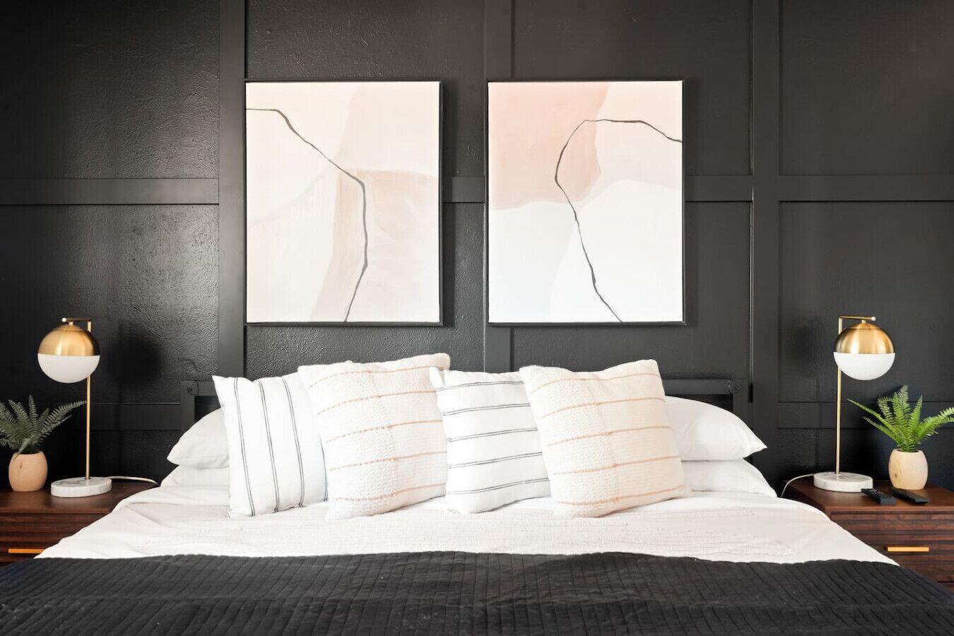 3 slaapkamers, een strijkplank/strijkijzer, reisbedje, gratis wifi