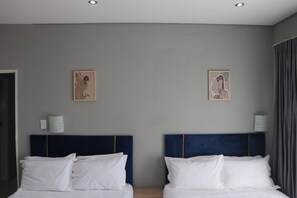 9 bedrooms, iron/ironing board, internet